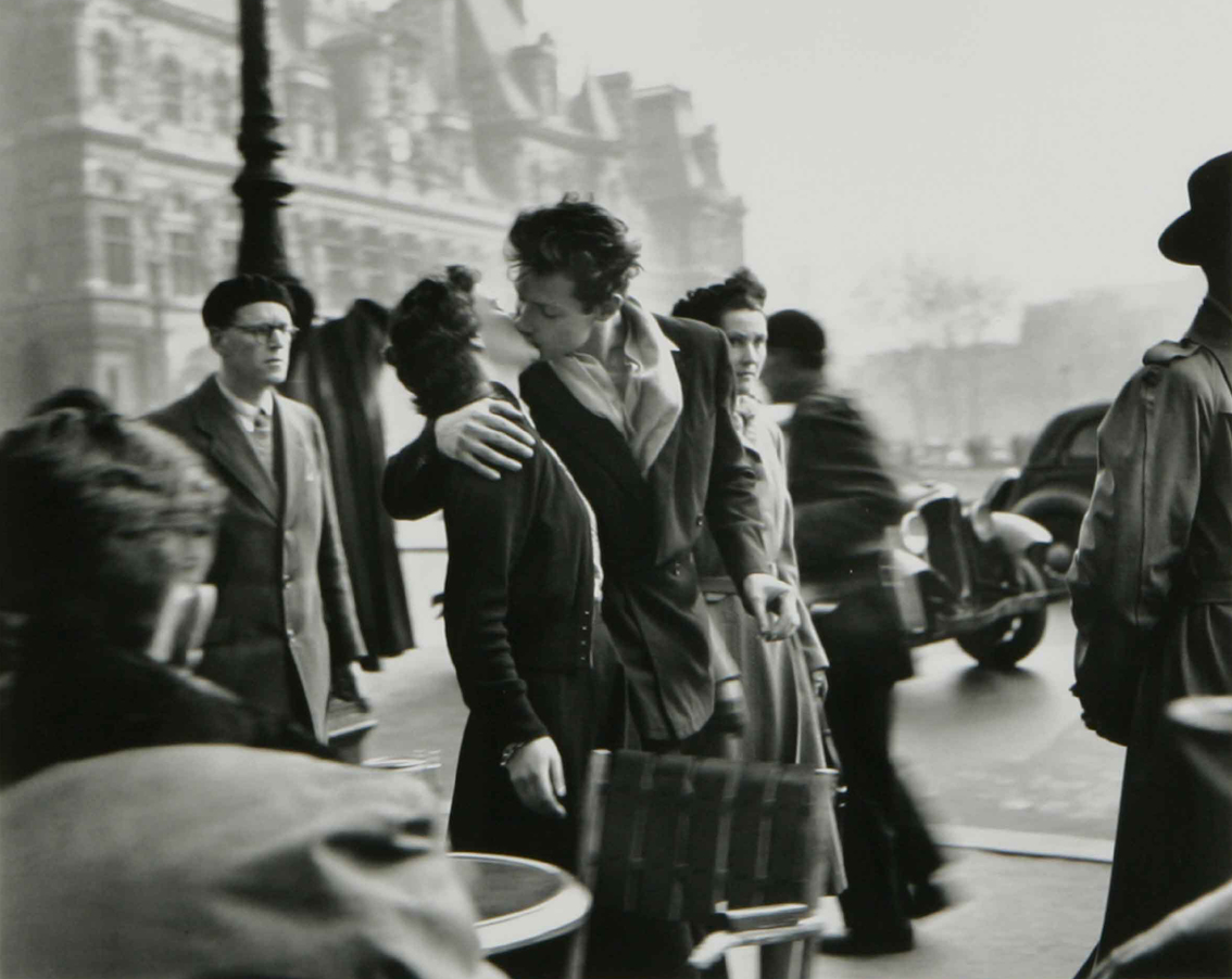 El beso en el Hotel de Ville, Paris, 1950. Fotografía de Robert Doisneau