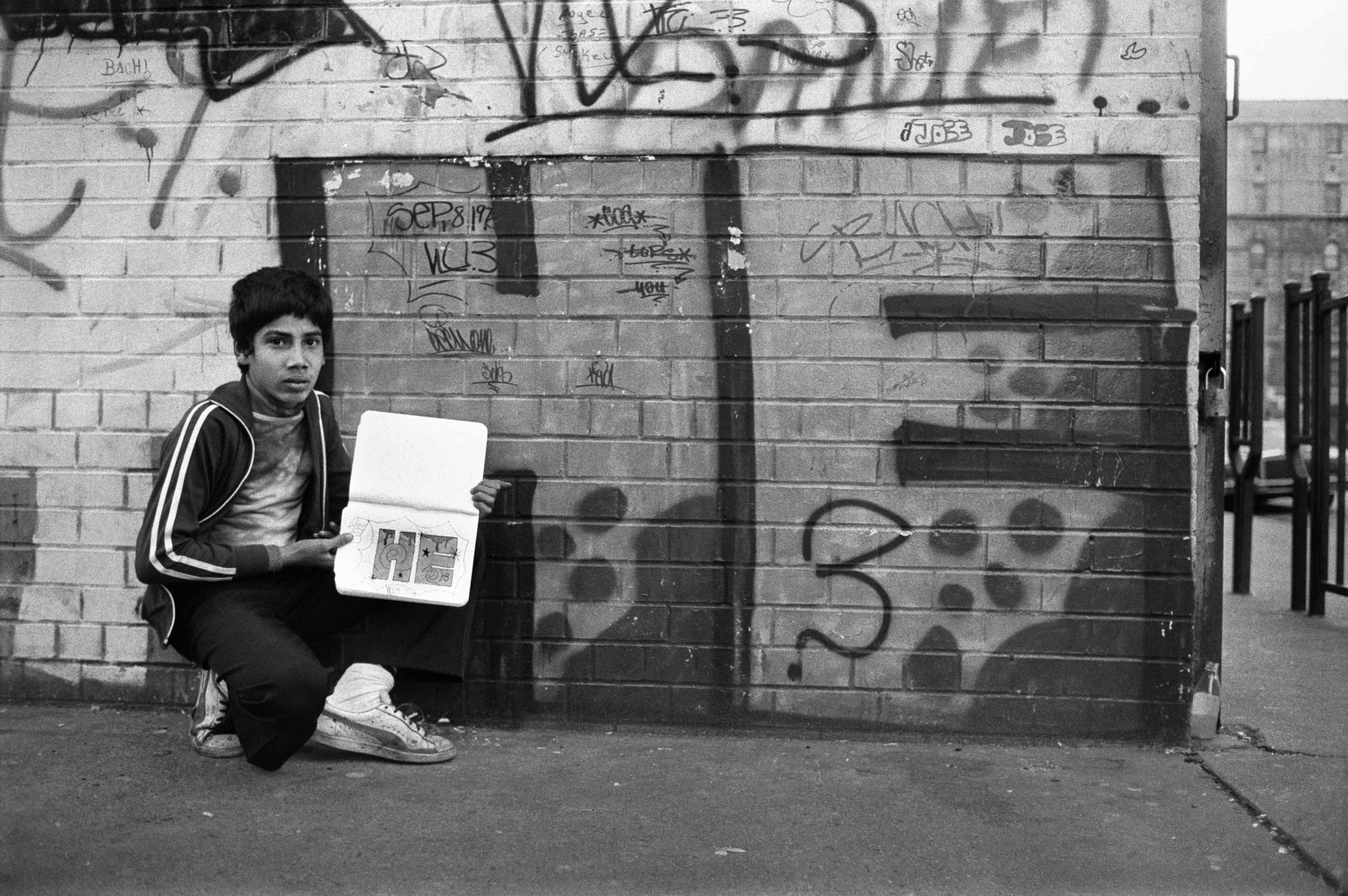 su primer grafiti en el brox fotografía de martha cooper