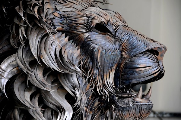 metal-lion-sculpture-oldskull-1