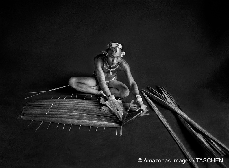 Foto de un indigena por Sebastião Salgado