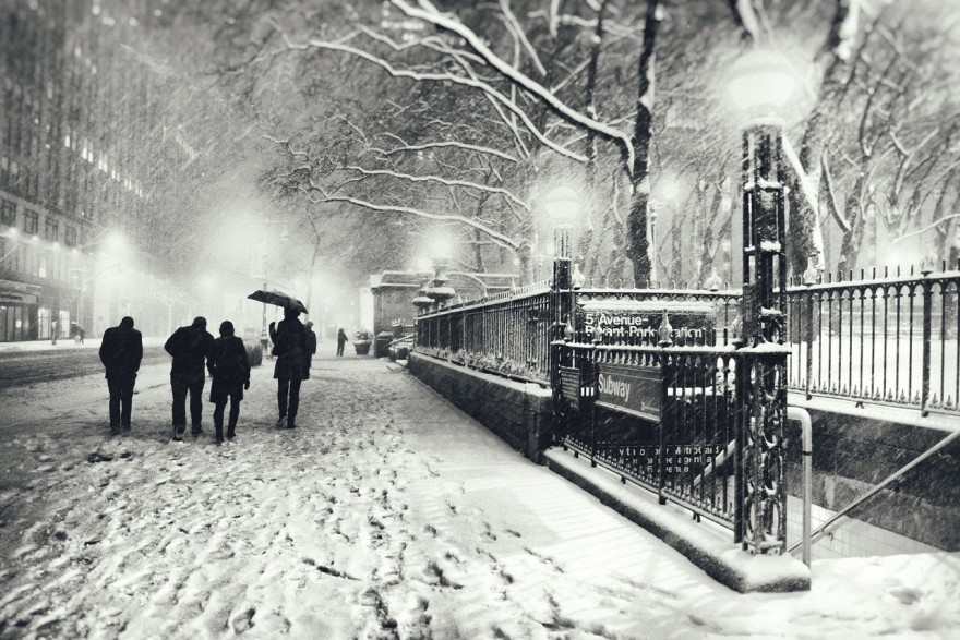 New York City - Winter - Snow Falls on 5th Avenue