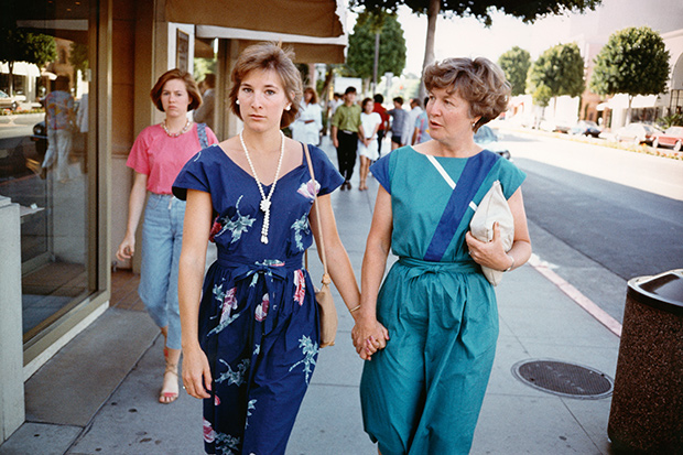 mujeres en los años 80 por rodeo drive de los angeles