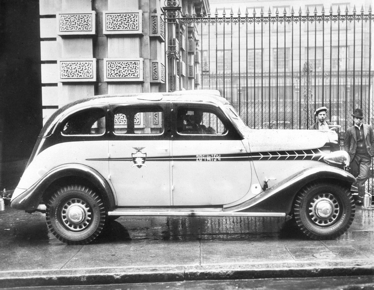Even taxis go streamlined - 8-December-1934