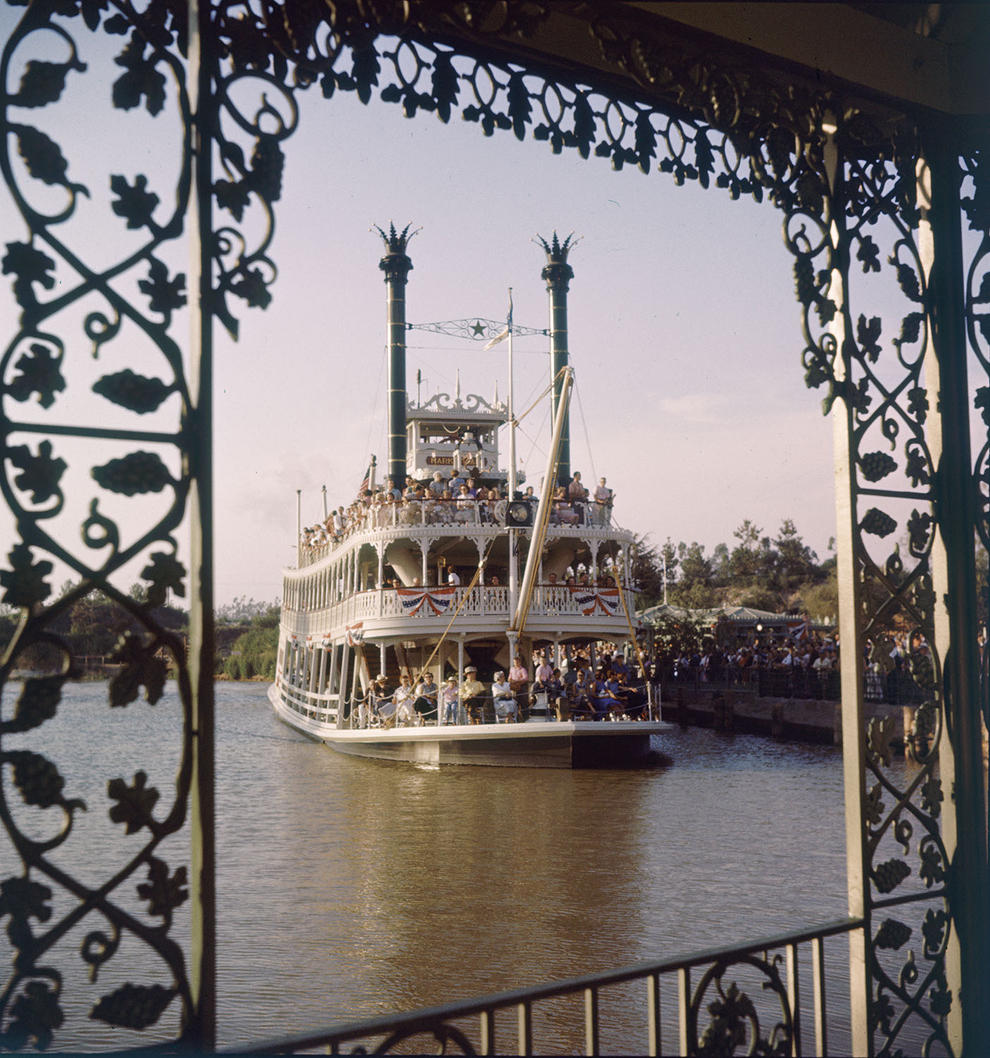 Disneyland photography in 1955 (12)