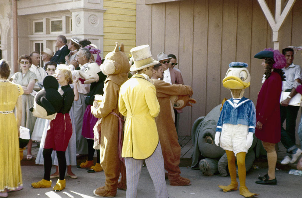 Disneyland photography in 1955 (13)