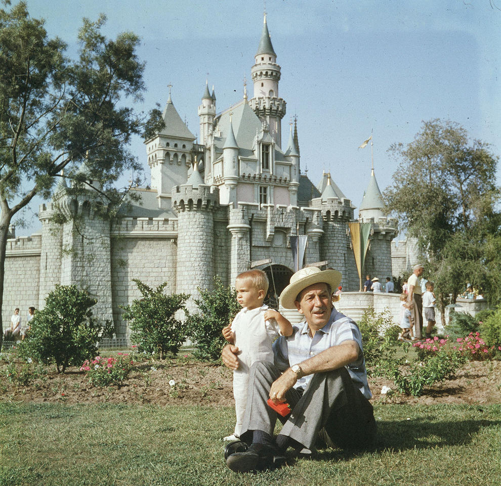 Disneyland photography in 1955 (17)
