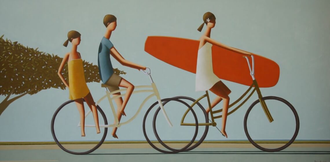 Dibujo de Chicos montando en bicicleta con una tabla de surf