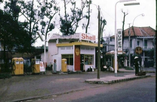 Gasolinera a las afueras de Saigon