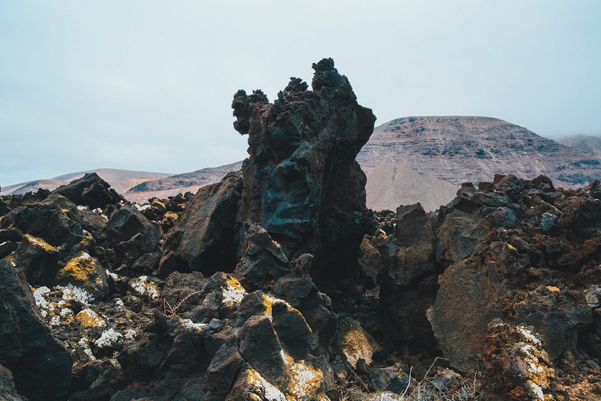 Fotografía de roca volcanica en lanzarote