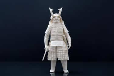 Armadura samurái en origami, hecha con una sola hoja de papel