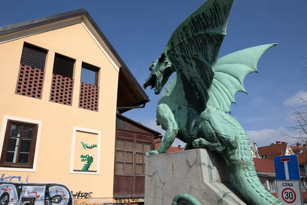invader eslovenia dragones