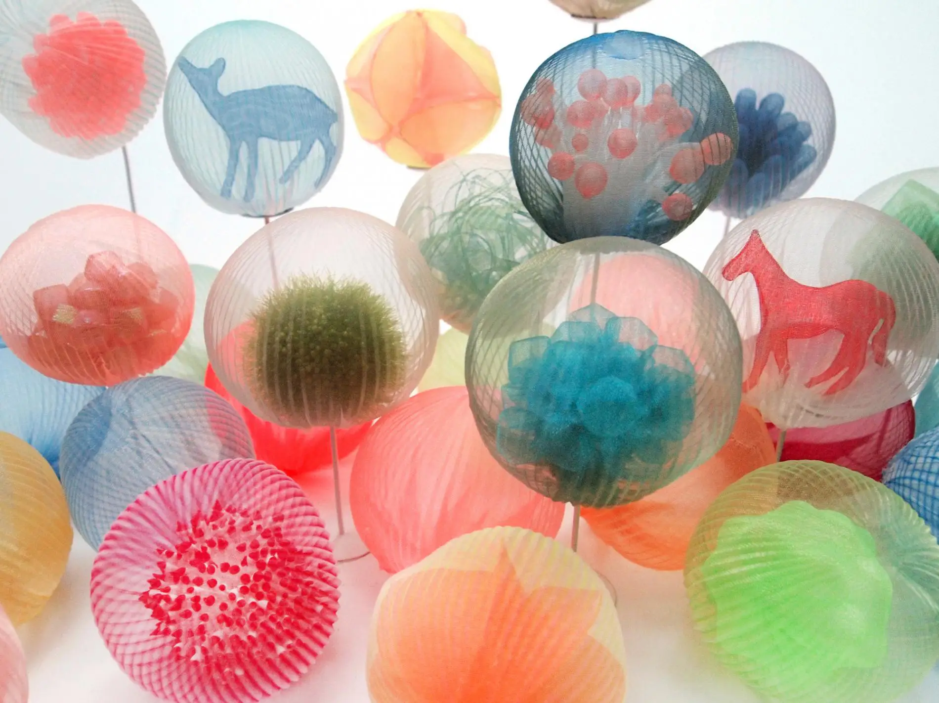 kusumoto textiles traslucidos bolas