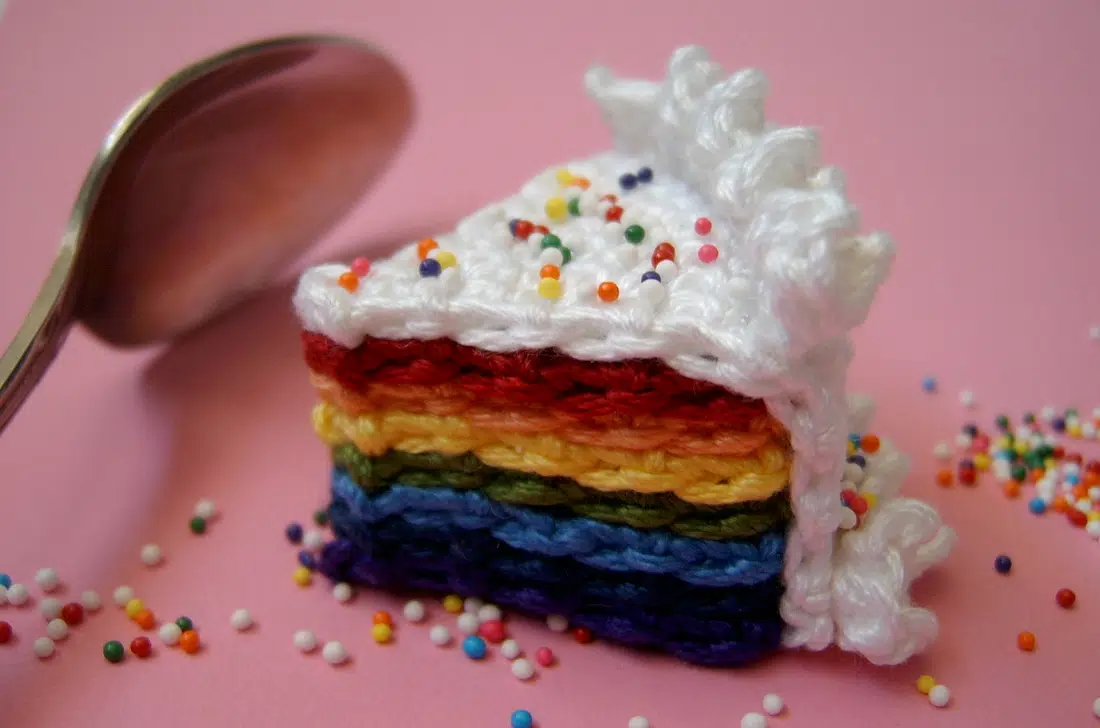 Normalynn Ablao pasta crochet rainbow cake