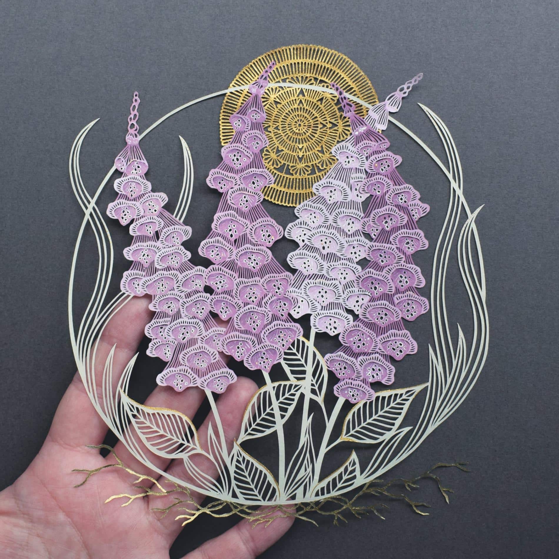arte en papel cortada diseño flores detalladas color lila