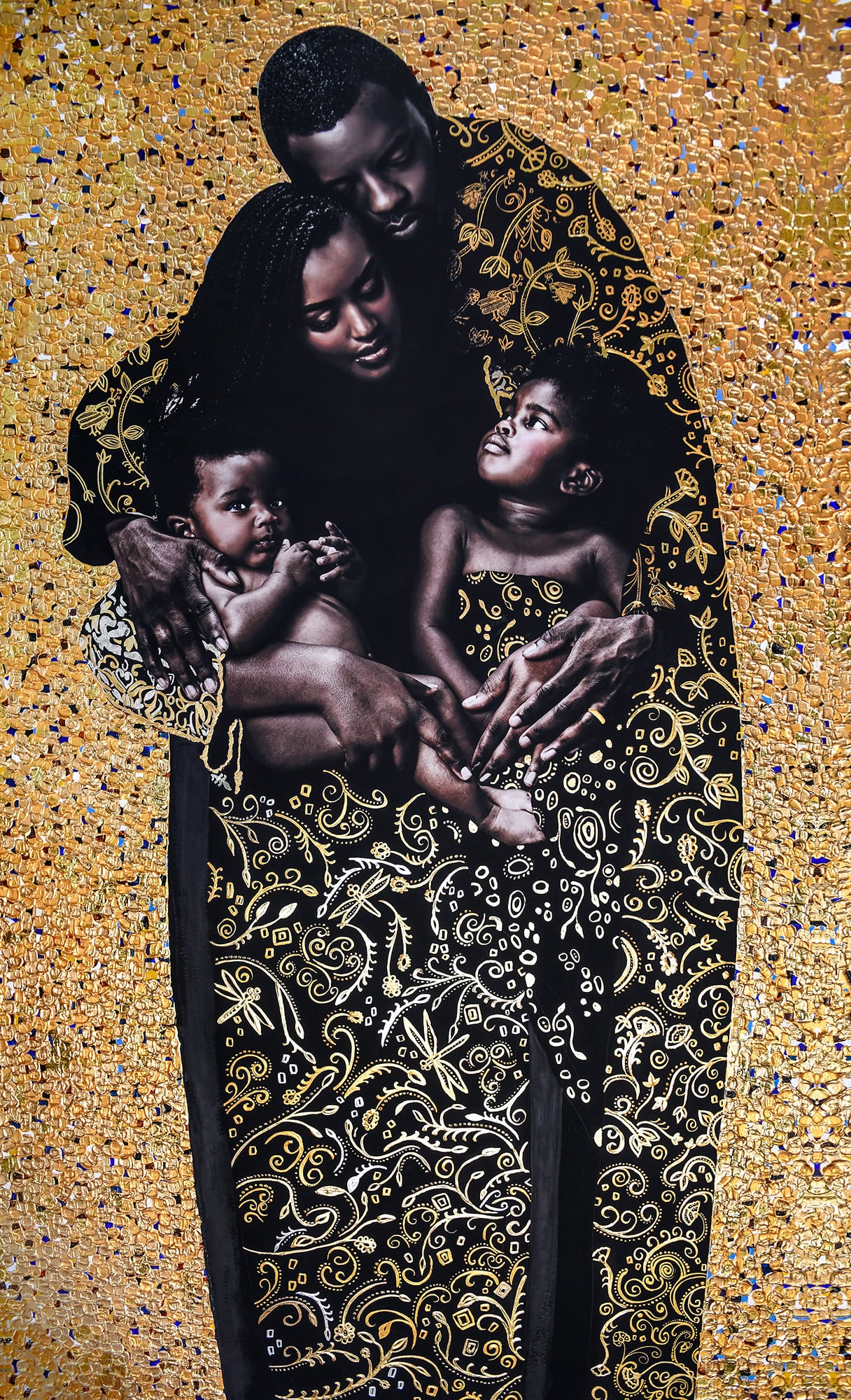 familia negra imagen de union, fotografia y retoque estilo klimt con oro de 24 quilates por Tawny chatmon