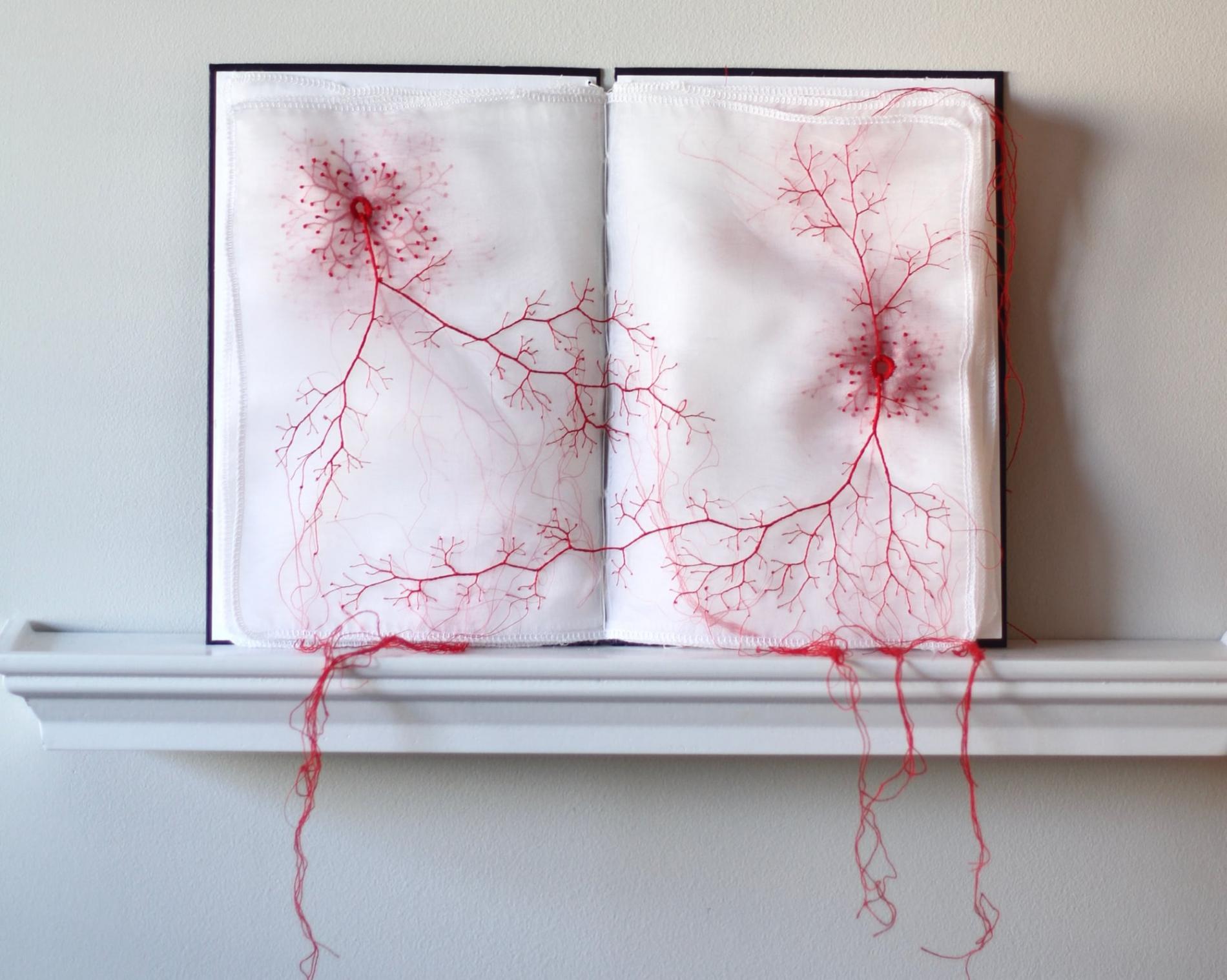obra de artista japonesa rima day con hilo rojo obra textl libro