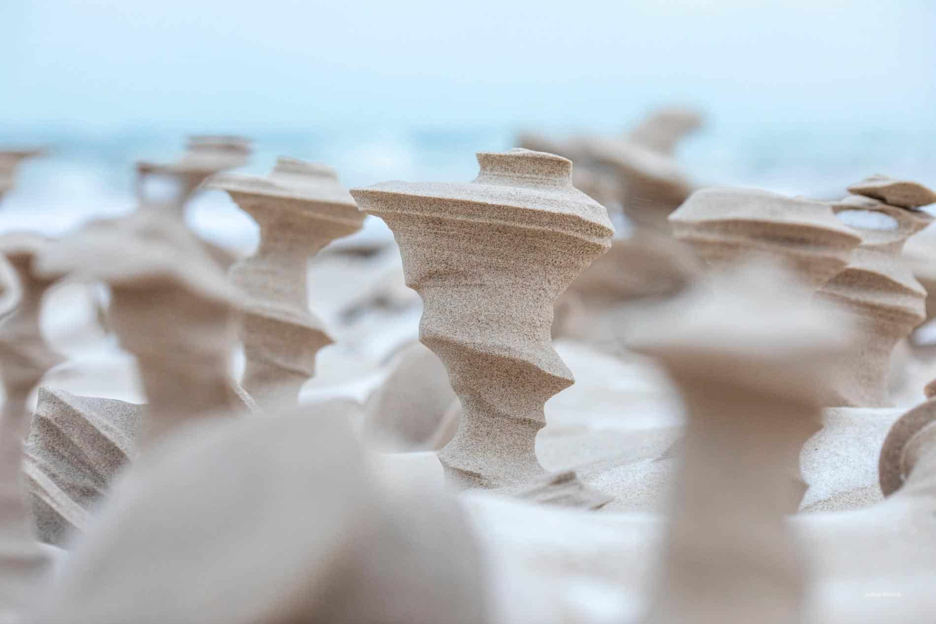 Joshua Nowicki construcciones en arena congelada y viento