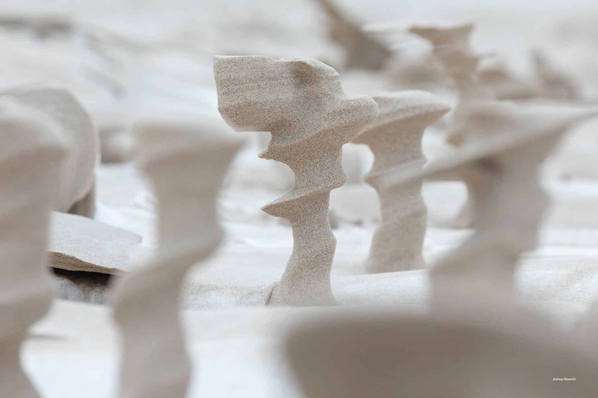 columnas de arena congelada son creadas por fuertes vientos y fotografiasdas por Joshua Nowicki