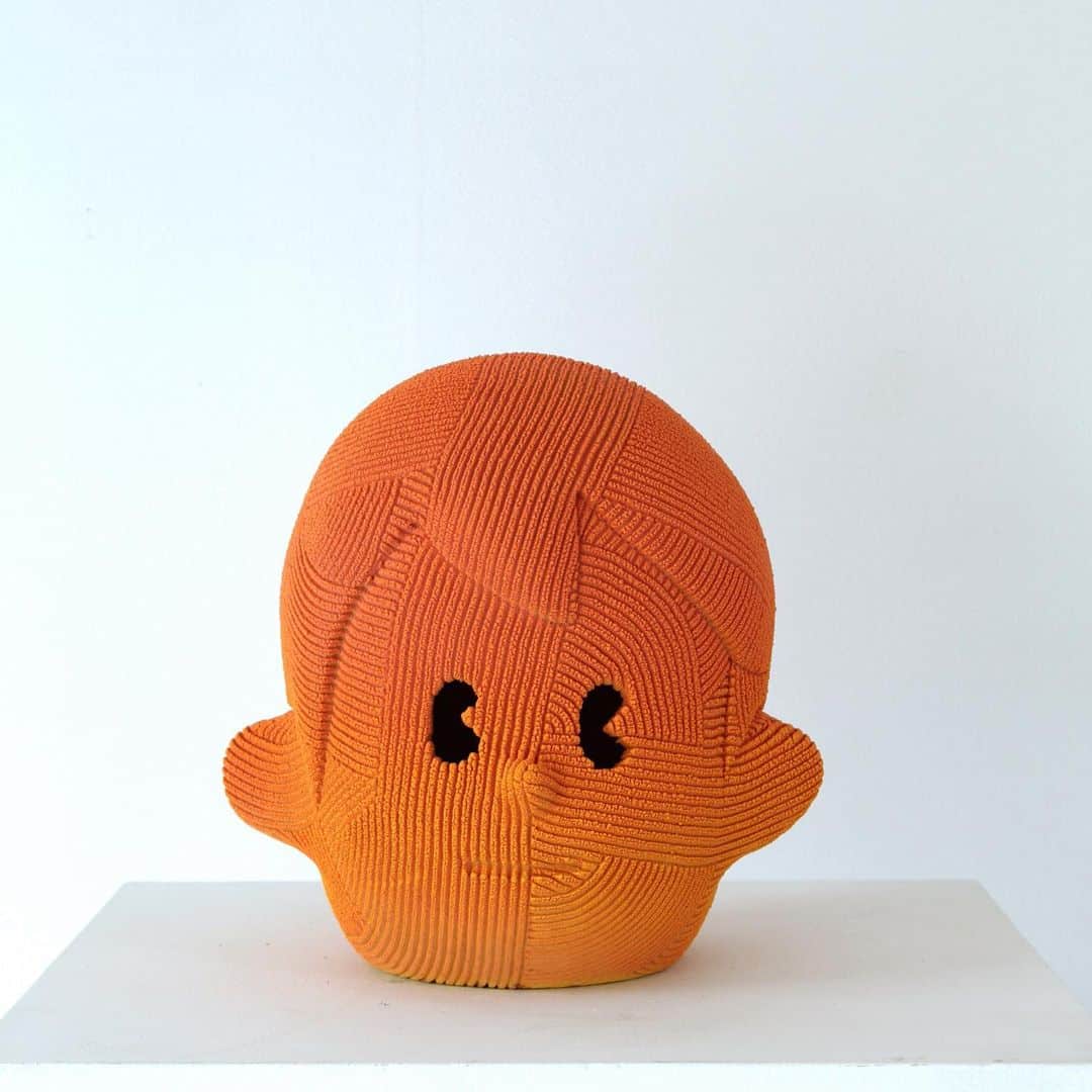 En Iwamura escultura ceramica cara naranja