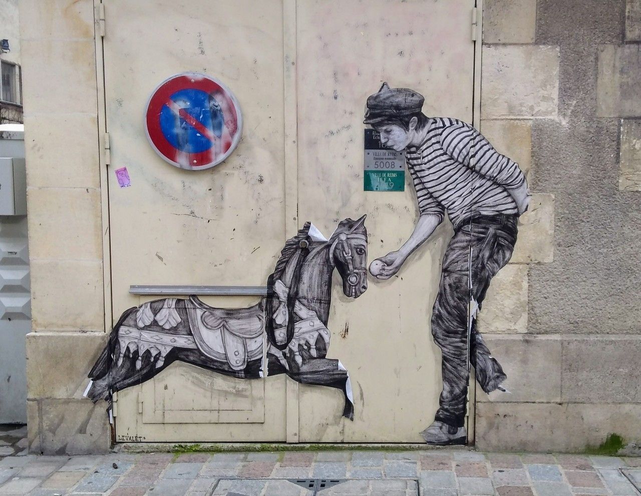 street art - levalet - caballo