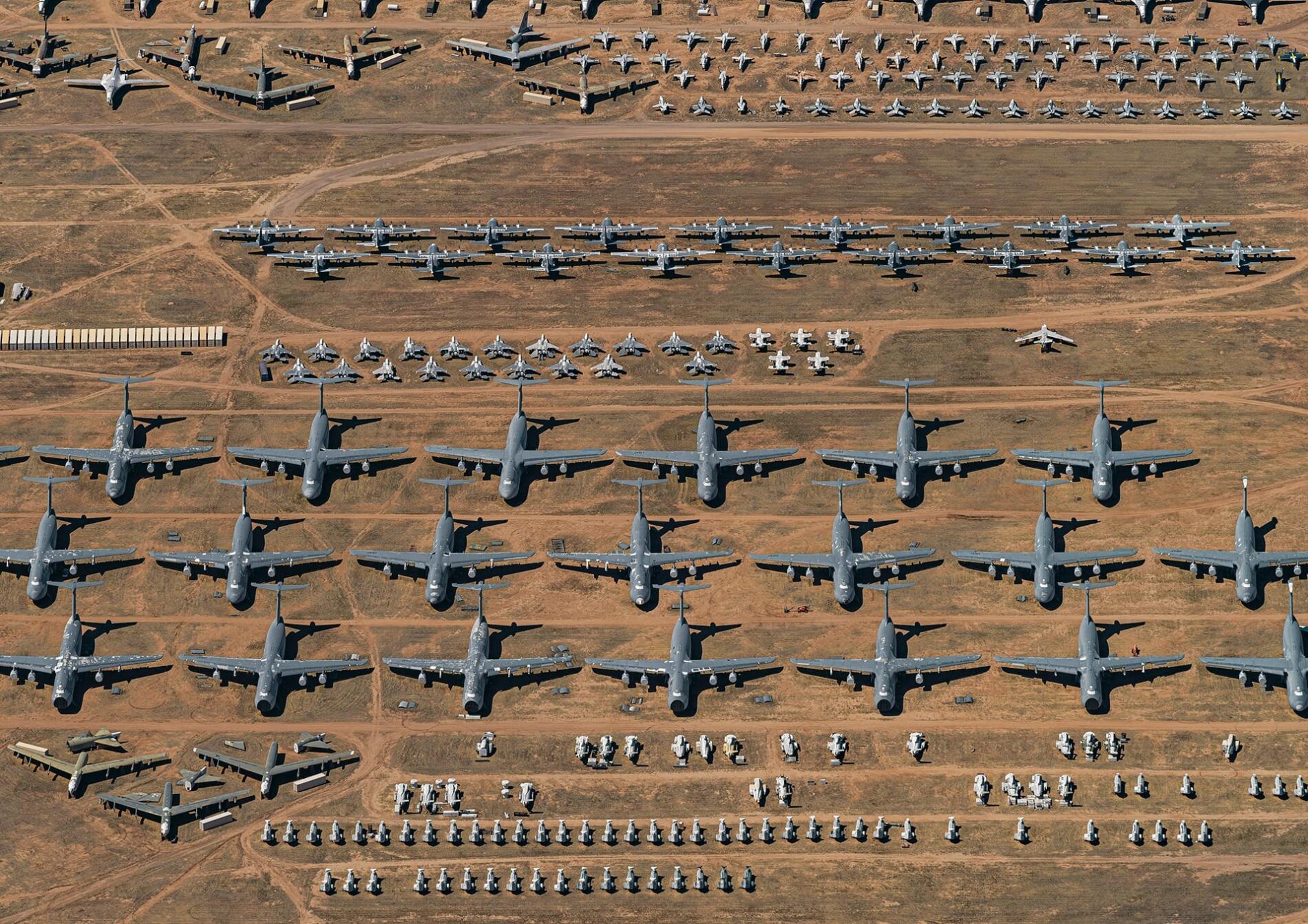 Bernhard Lang fotogfrafia aerea cementerio de aviones tucson