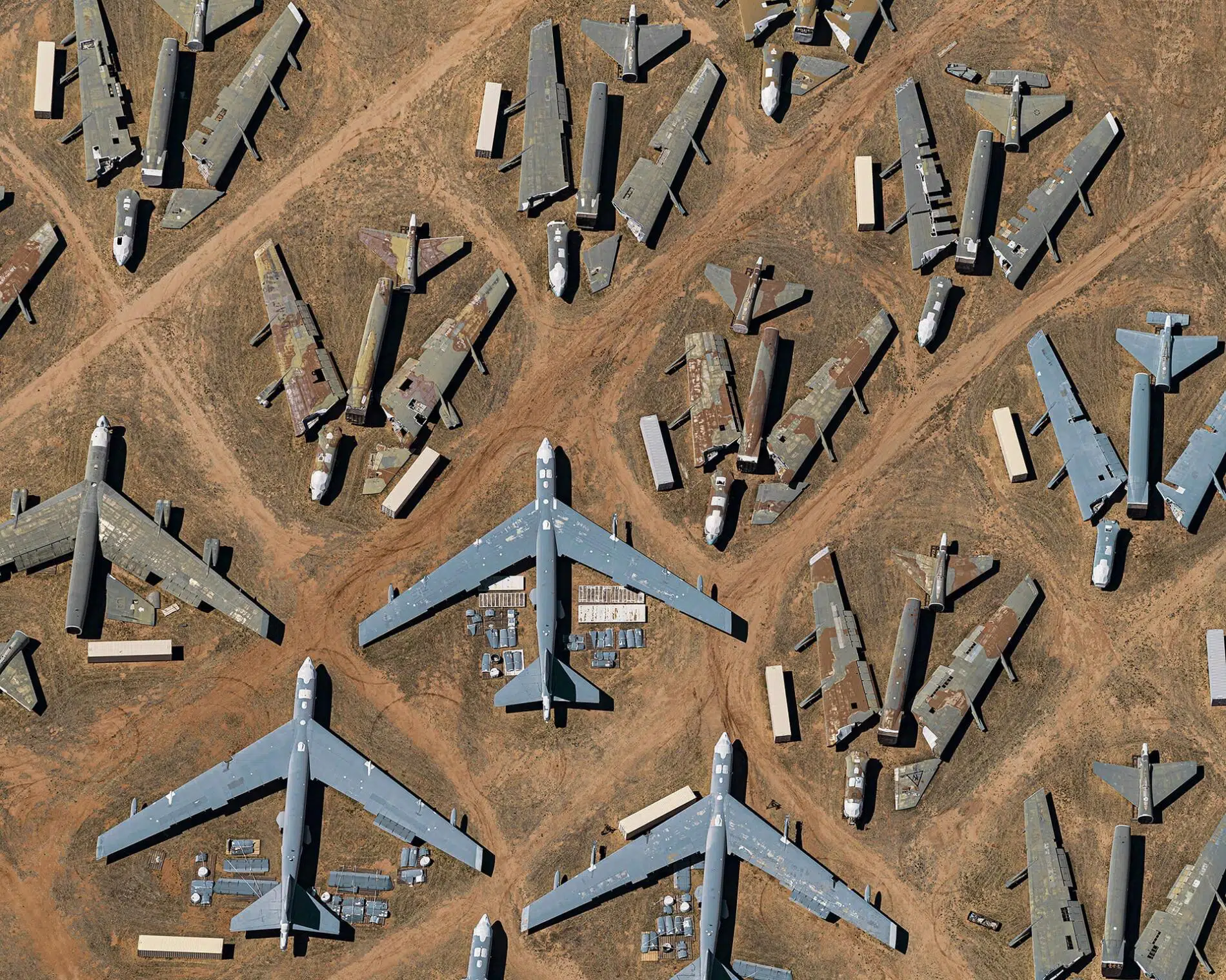Bernhard Lang fotogfrafia aerea cementerio de aviones