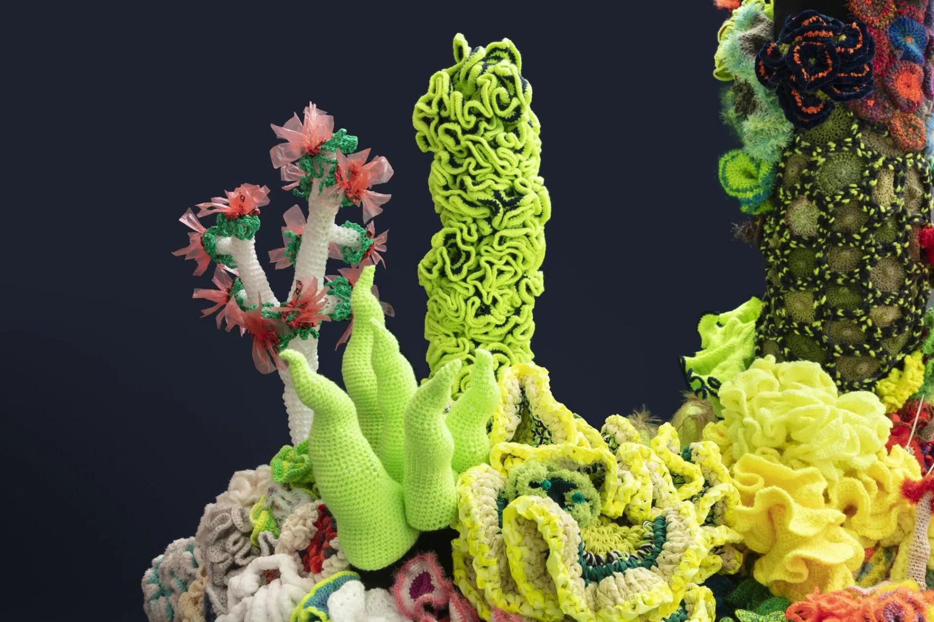 crochet coral reef escultura en ganchillo detalle green