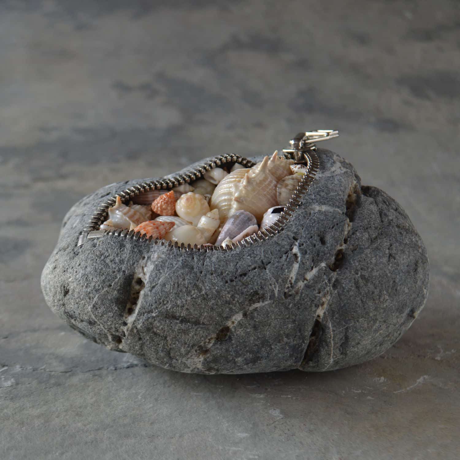 Hirotoshi Ito escultura de piedras piedras de mar