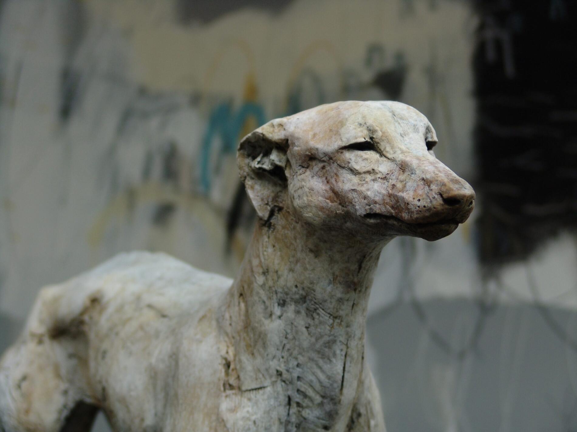 perro escultura en bronce Nichola Theakston