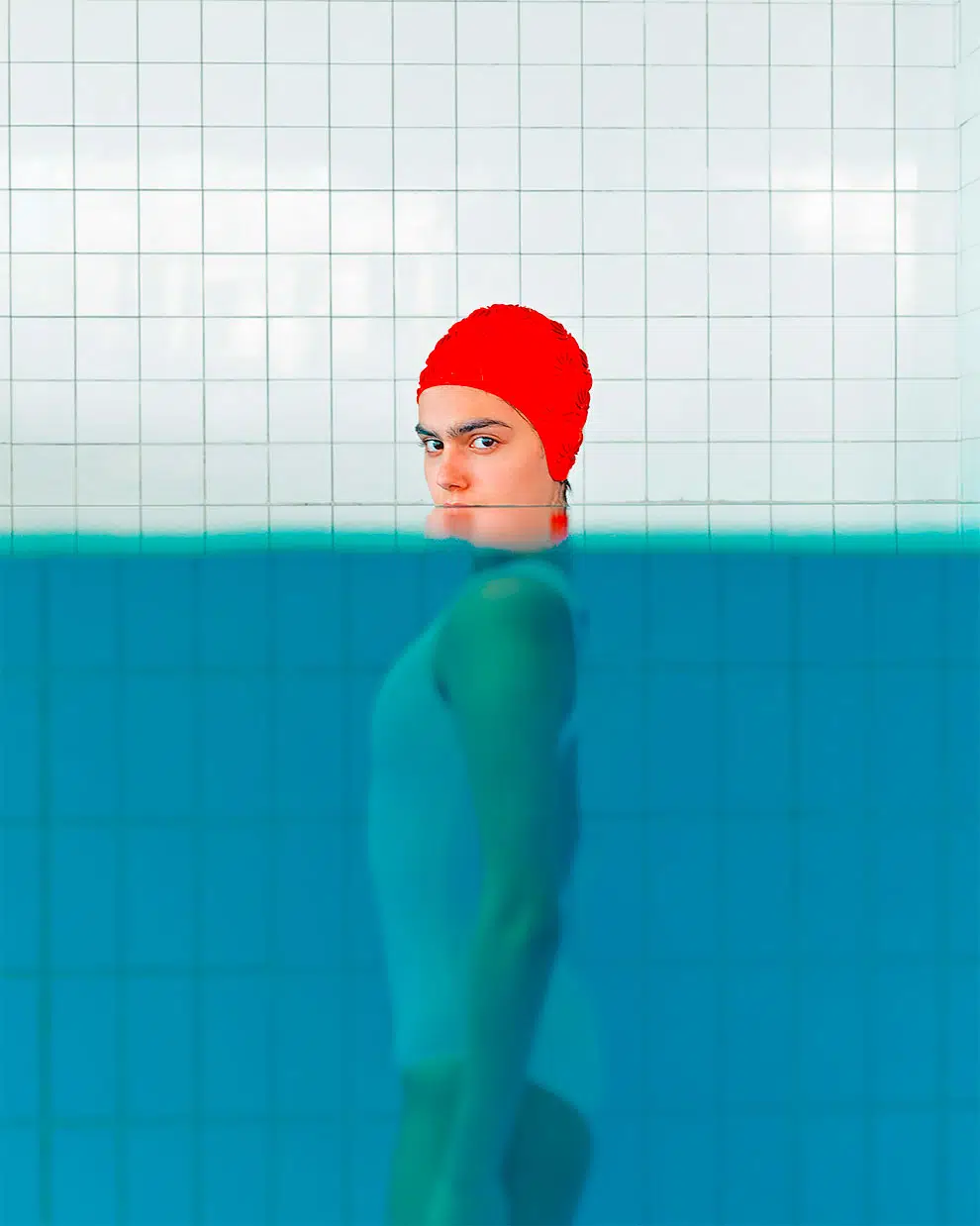 Mária Švarbová swiming pool red