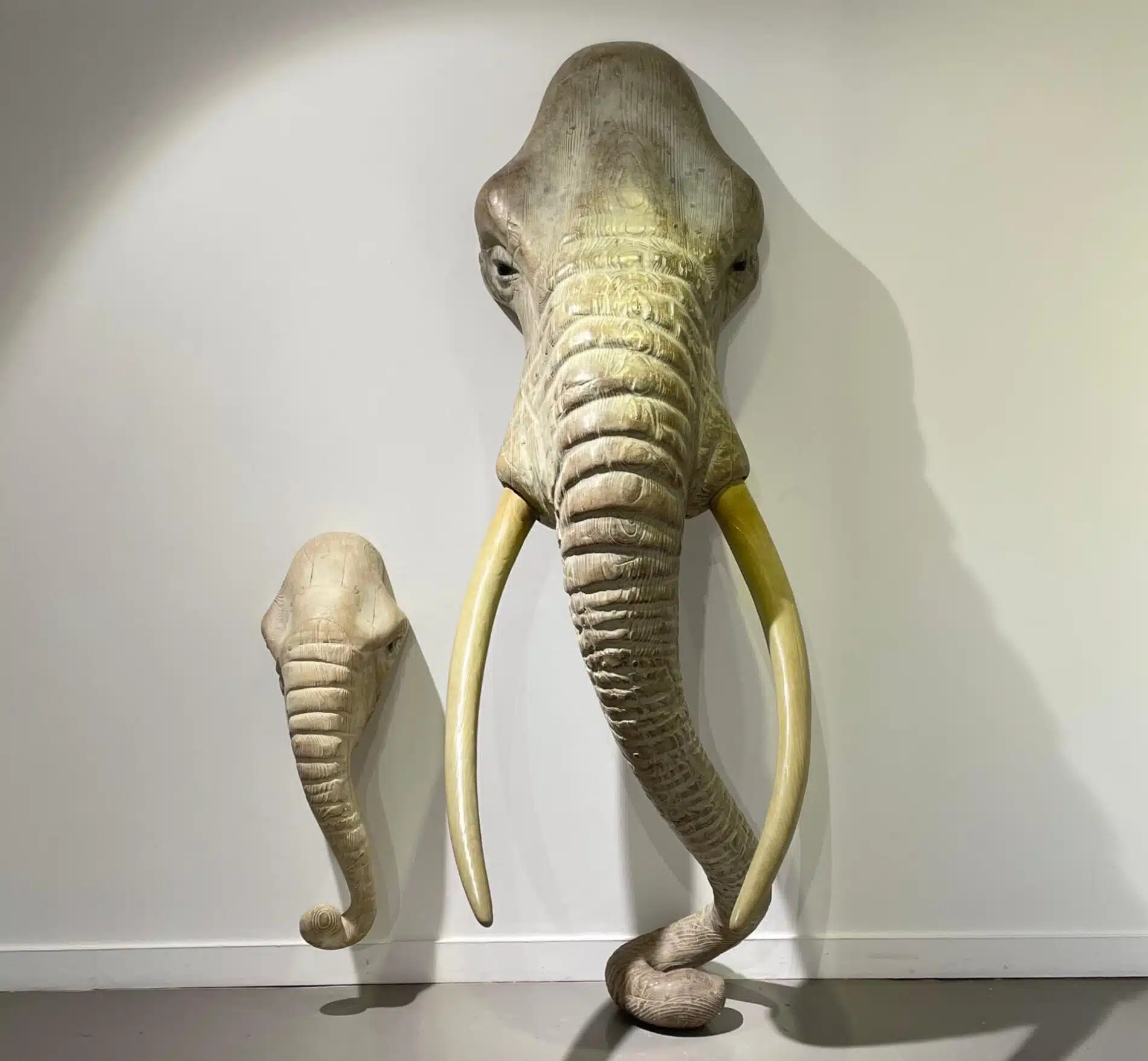 Quentin Garel escultura inmensa de animales elefante