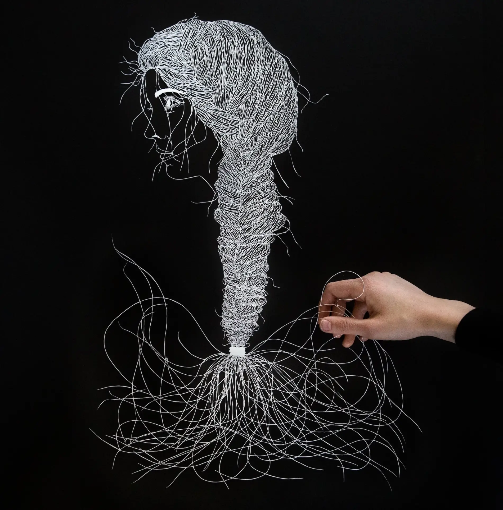 Maude White escultura de papel trenza