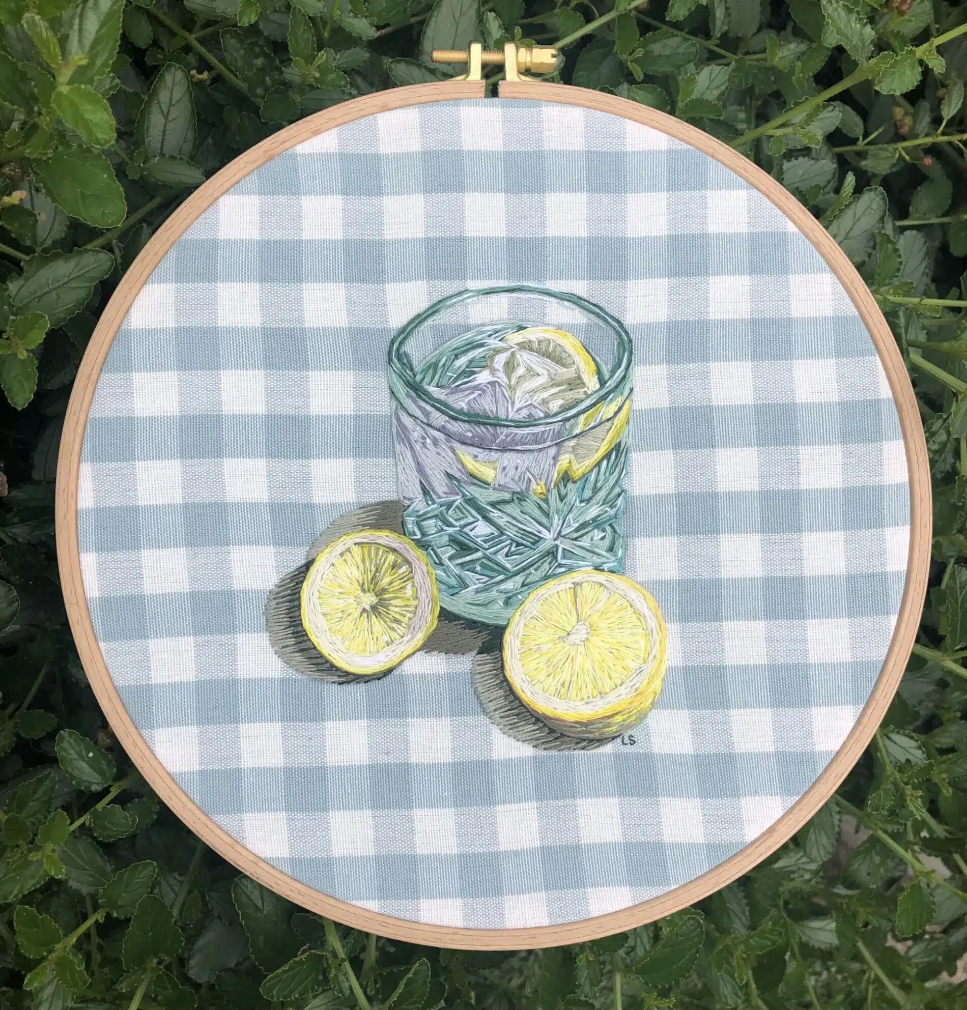 Lucy Simpson bordados fotorealistas vasos limones