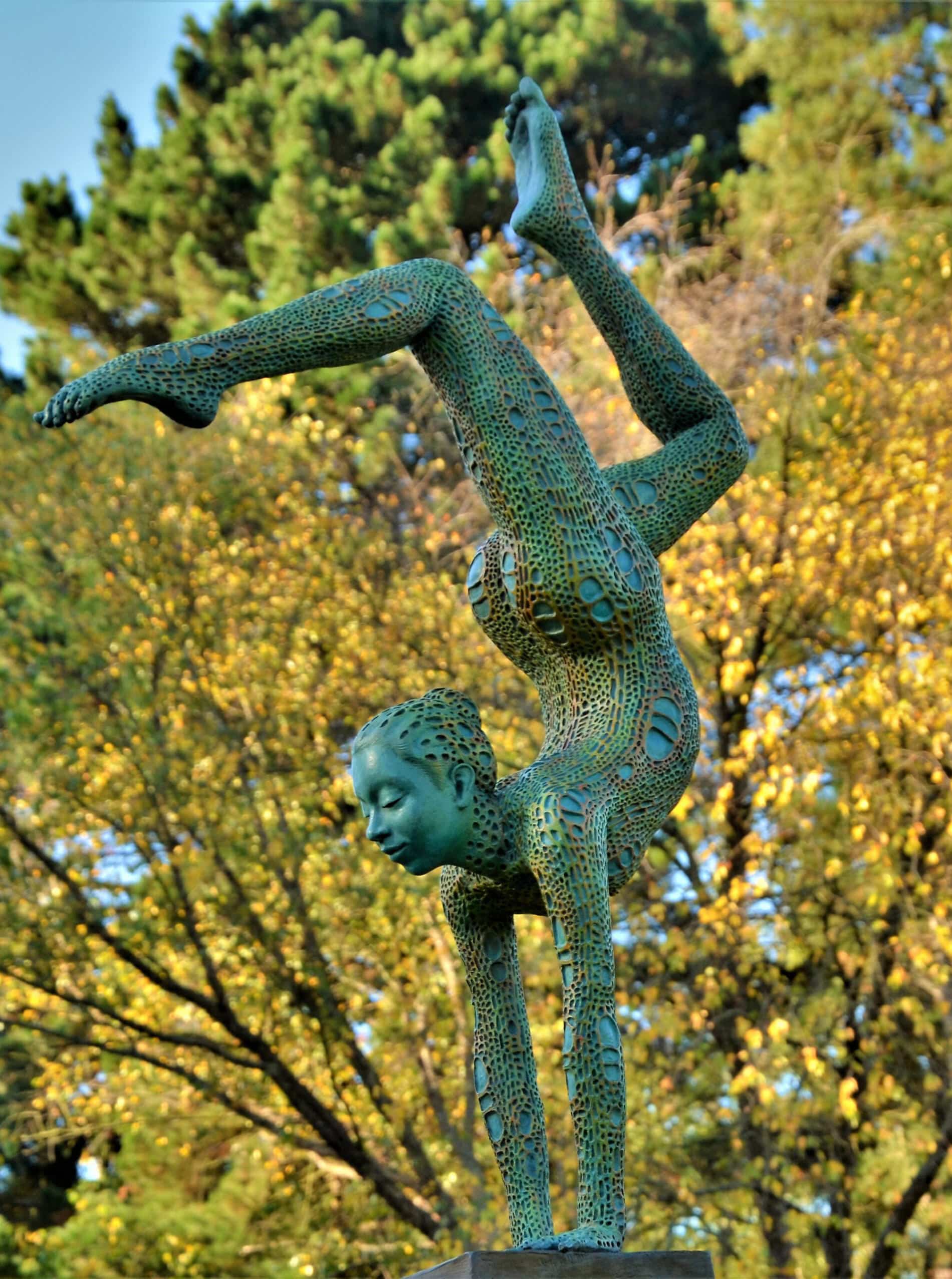 Jonathan Hateley esculturas de bronce movimiento