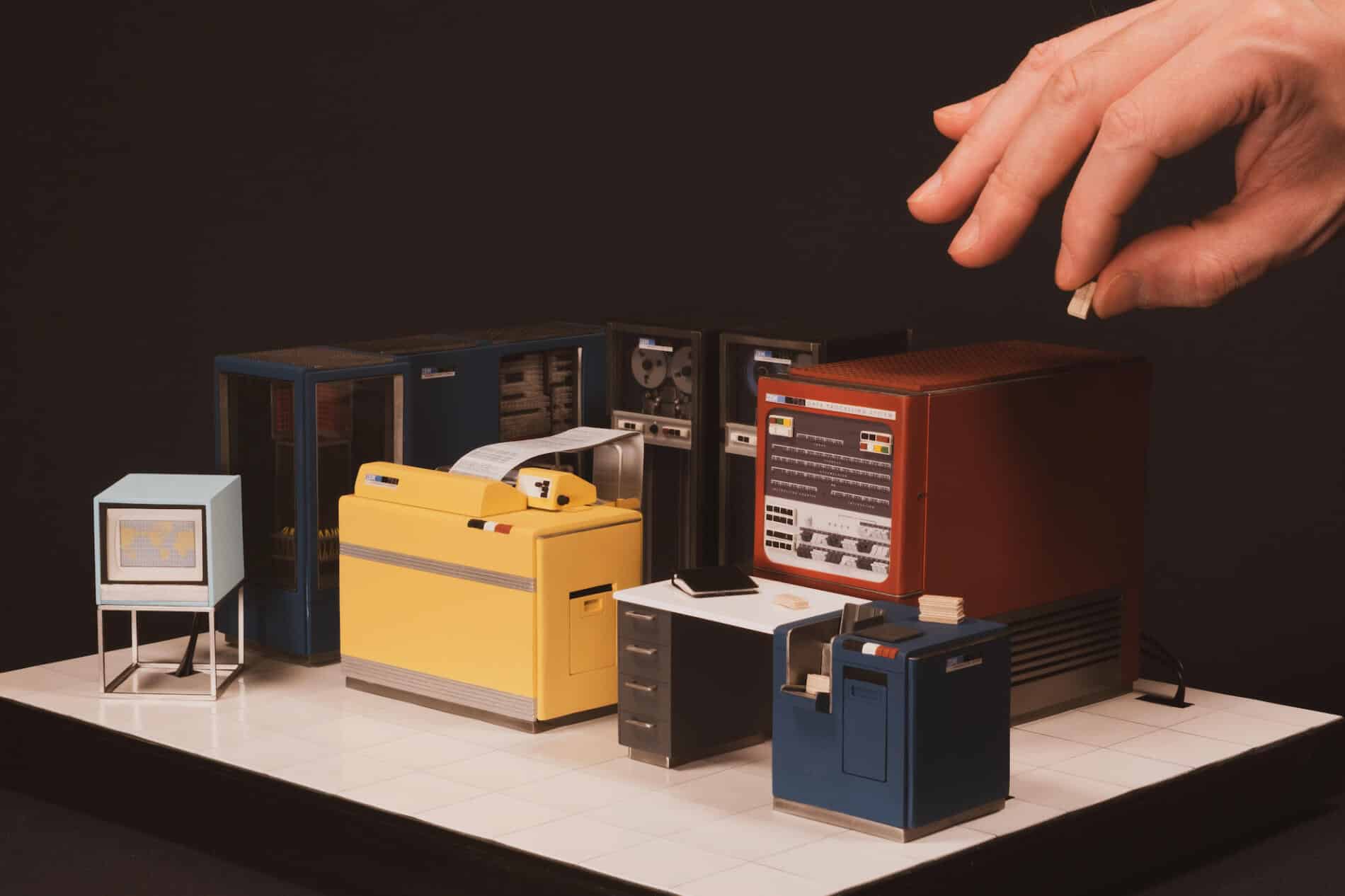 miniatua IBM 704 VANGUARD