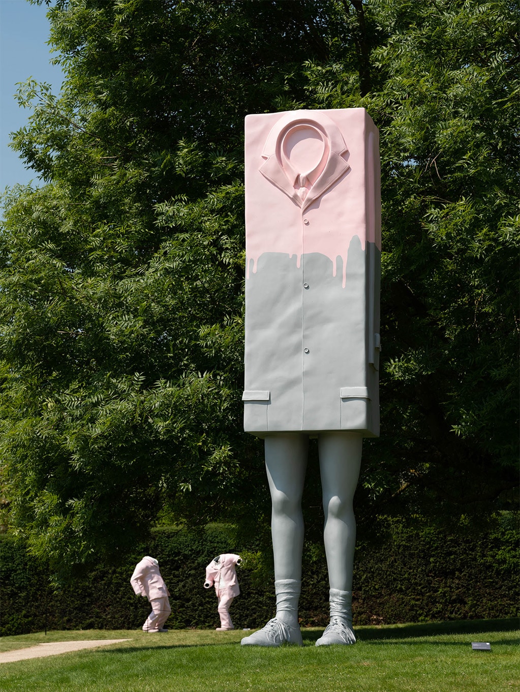 Erwin Wurm esculturas big disobedience and big kastenmann