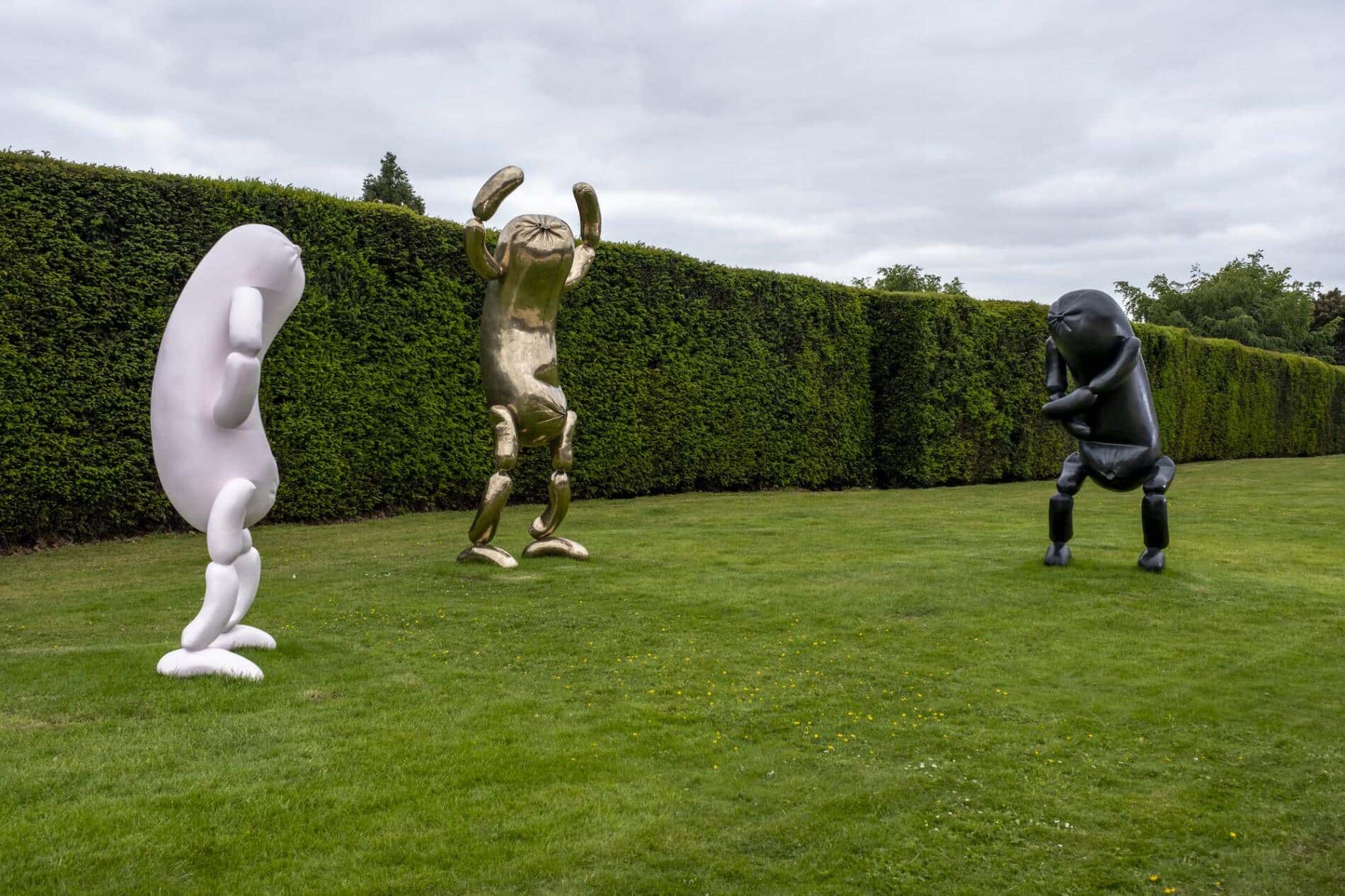 Erwin Wurm esculturas untitled y giant big