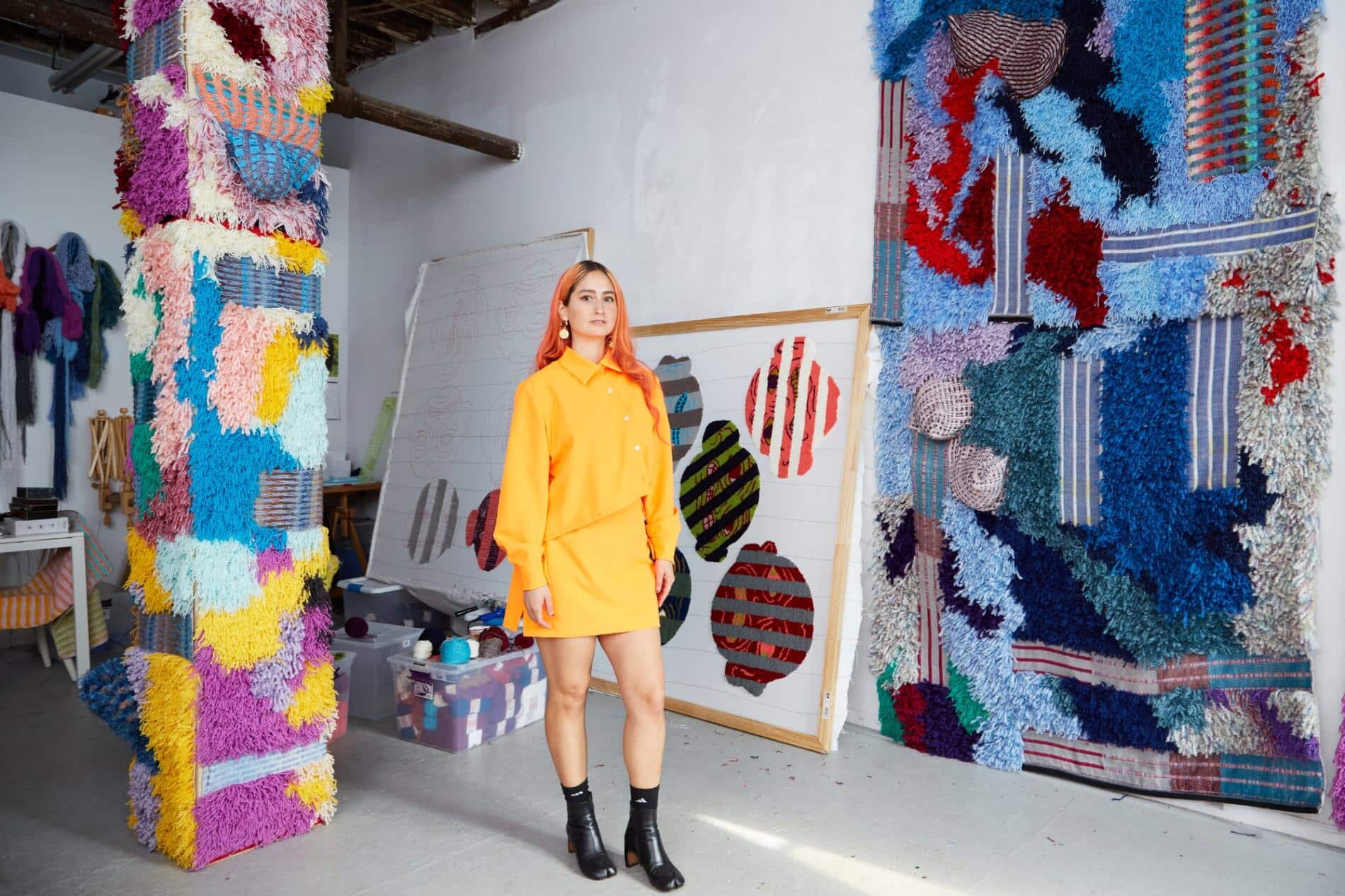 Sarah Zapata obra textil en su estudio
