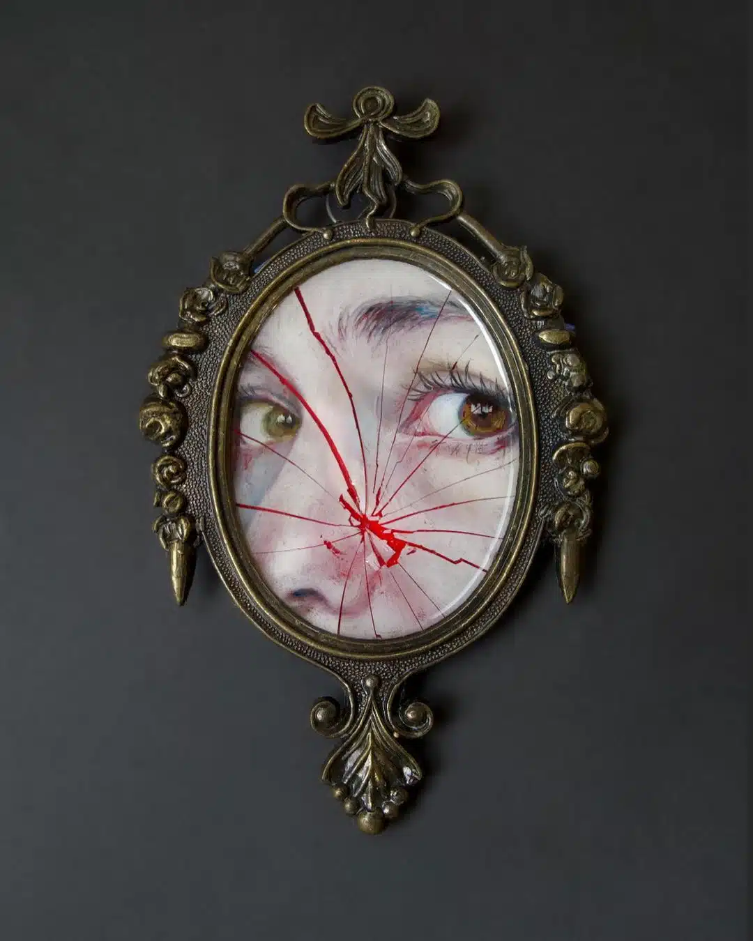 Tanya Gomelskaya art mirror