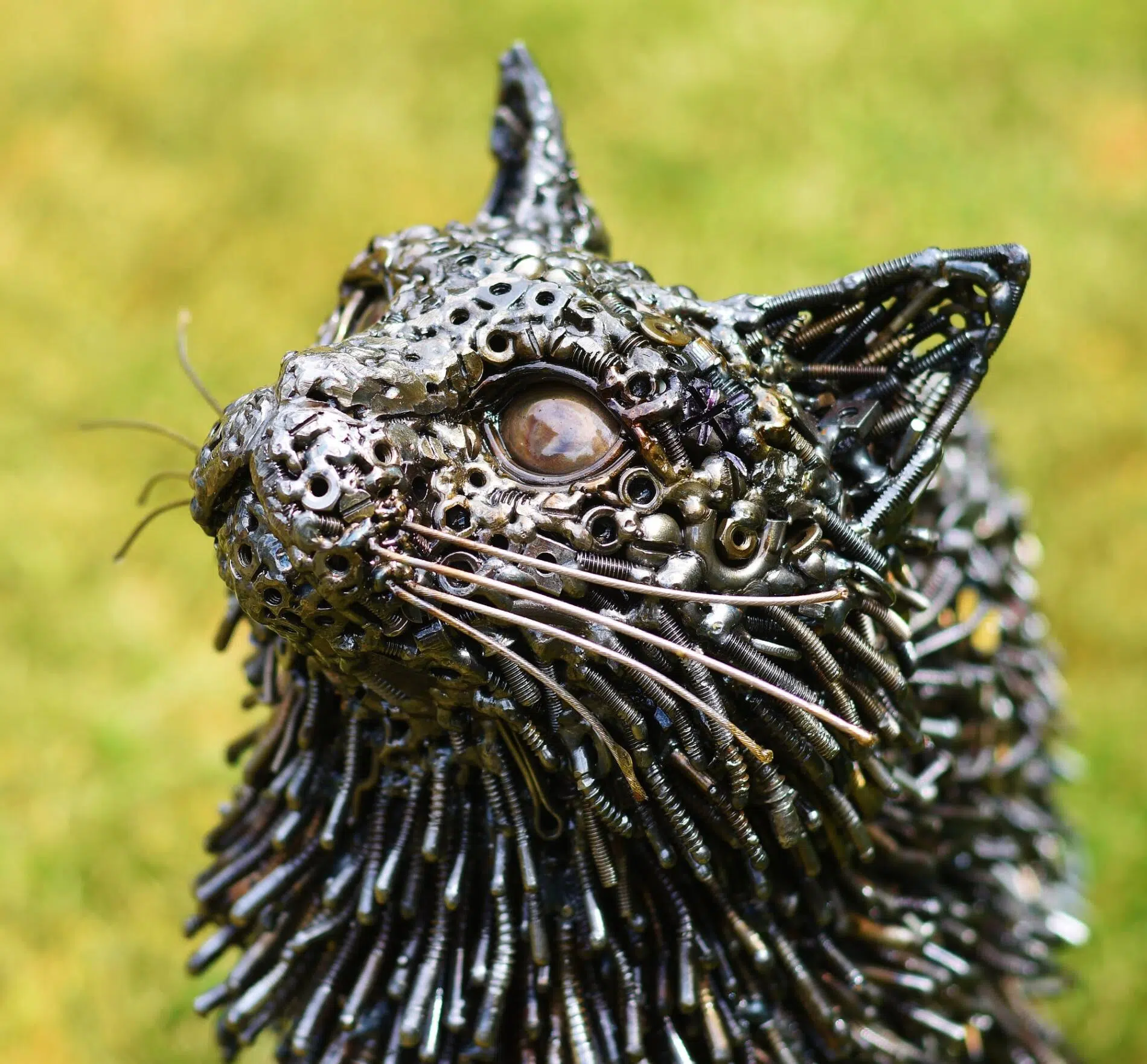 Brian Mock escultura de metal gato