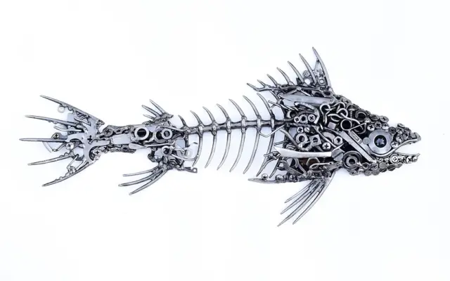 Brian Mock escultura metal fish bone
