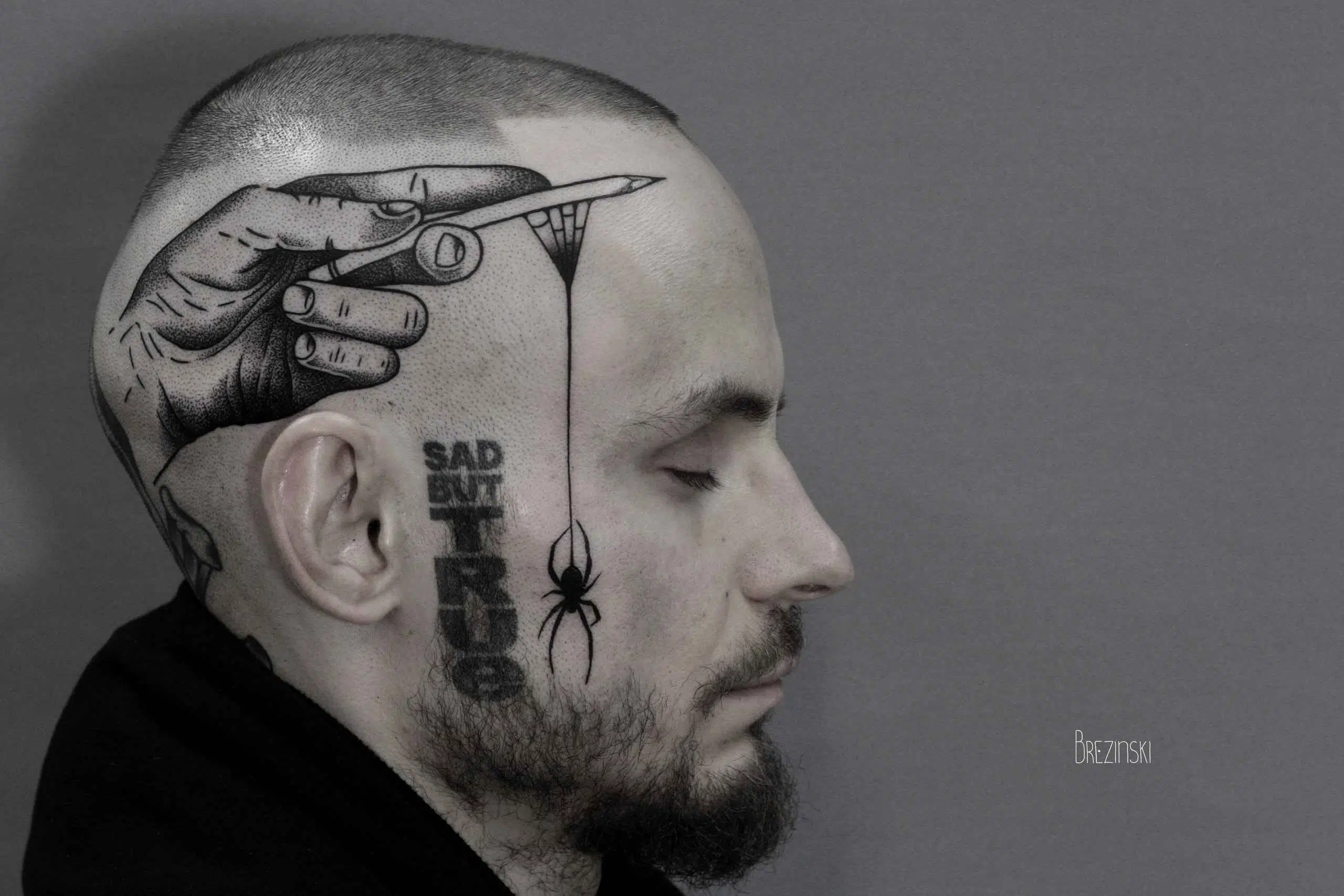Ilya Brezinski tatuaje