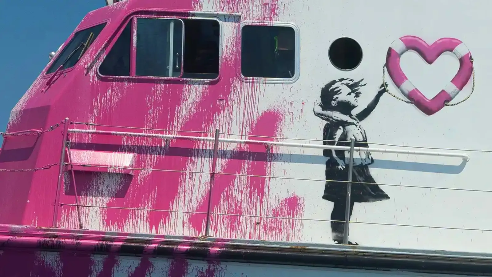Detalle del barco MV Louise Michel de Banksy